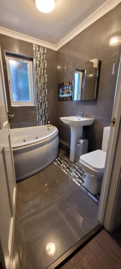 Tides Reach - 3 Bedroom Holiday Home - Llanreath - بيمبروك دوك المظهر الخارجي الصورة